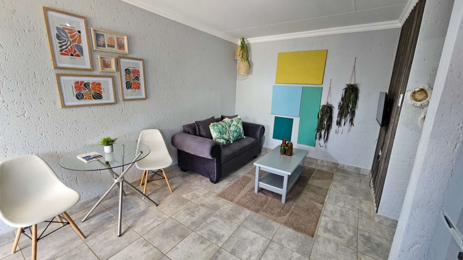 To Let 1 Bedroom Property for Rent in Melodie North West